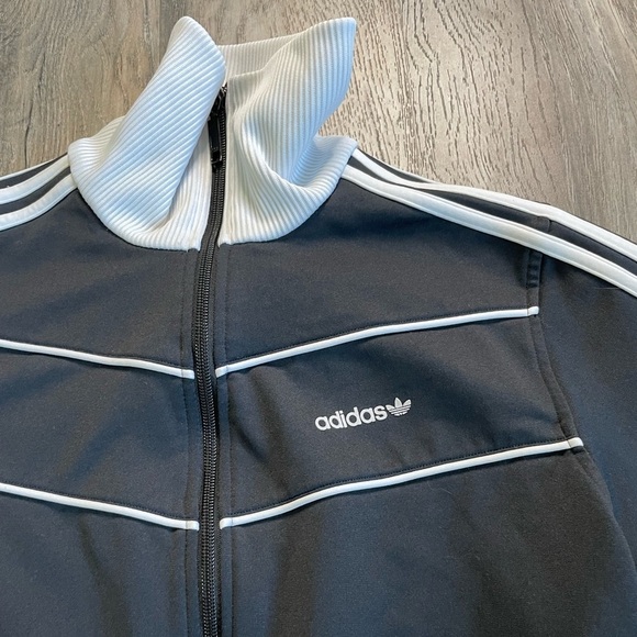 Adidas Girls Black & White Zip Up Sweatshirt/Lightweight Jacket, size XL - Picture 2 of 10